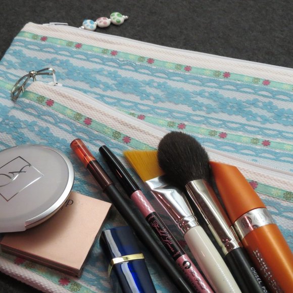 Set of 2 Teal Lace on White Linen Purse Organizer Makeup Bag NEW with tags - Picture 4 of 4